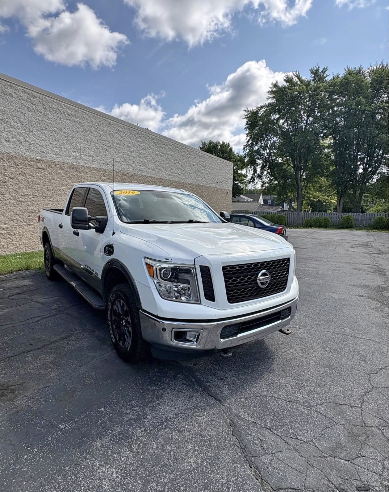 2016 Nissan Titan XD PRO-4X front passenger quarter view