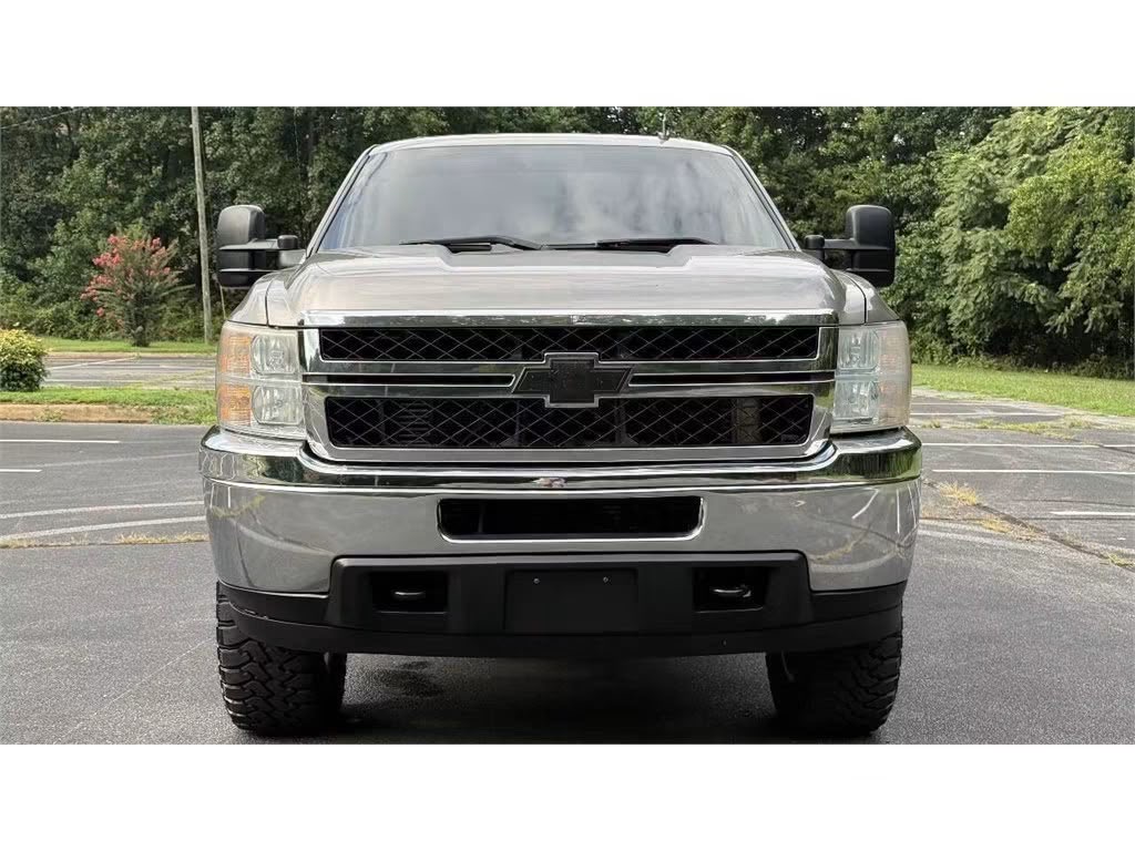 2013 Chevrolet Silverado 2500HD LT front view with chrome bumper